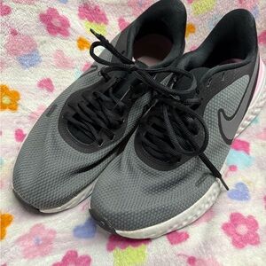 Nike revolution 5 psychic pink 2019 Women's Black and Gray Athletic Shoes